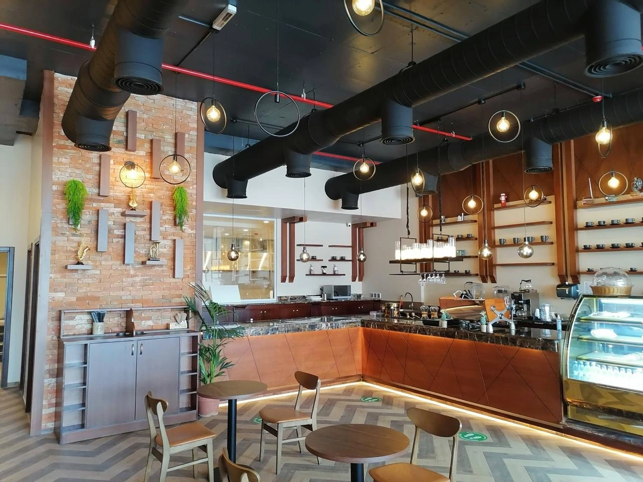 مطعم وكافيه ايلي ماكس